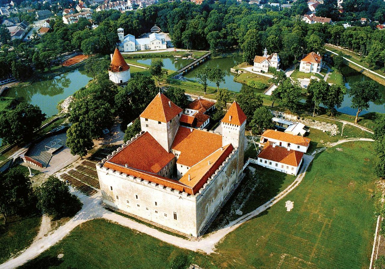 Cozy Summer House With Free Parking Near City Center & Beach Kuressaare Exteriör bild