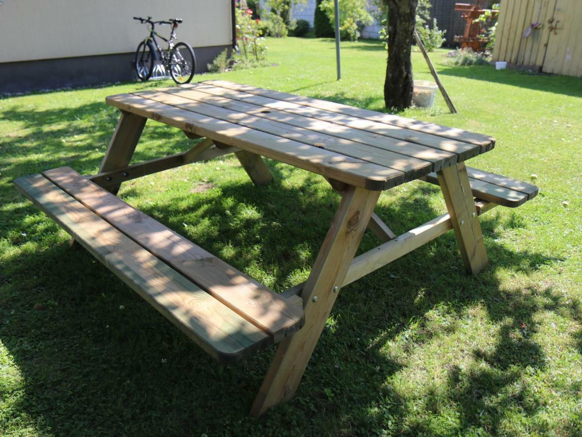 Cozy Summer House With Free Parking Near City Center & Beach Kuressaare Exteriör bild